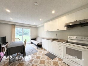 Building Photo - 54 Roseville Dr