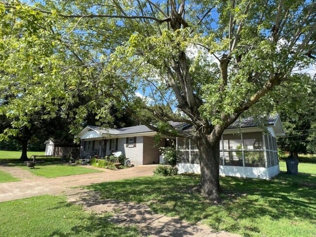 Building Photo - Beautiful Home with Storage and a corner Lot!