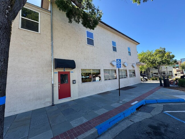 Building Photo - Perfect Shape Downtown Livermore Living Condo above Yin-Yin Restaurant