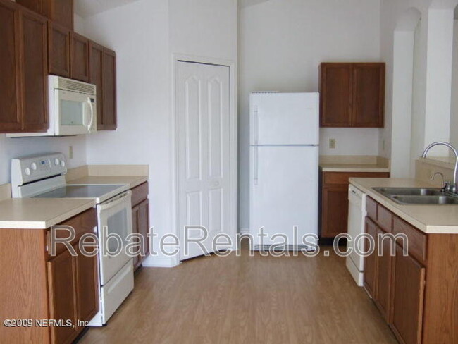 Building Photo - 221 Brookchase Ln W