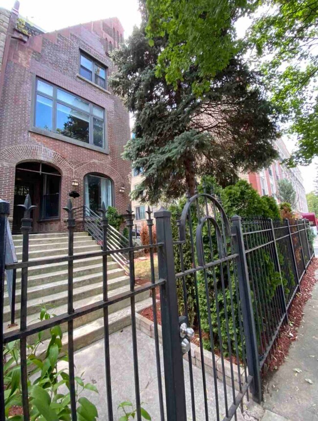 Foto del edificio - 419 E Oakwood Blvd