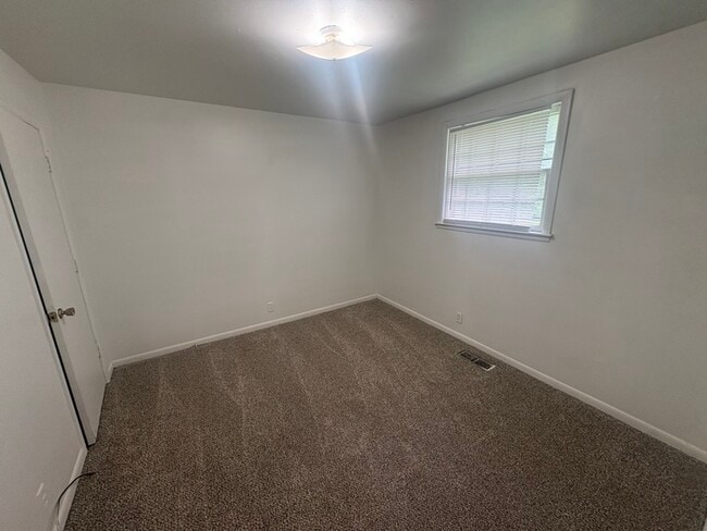 Building Photo - Charming 2-Bedroom in Madison, TN