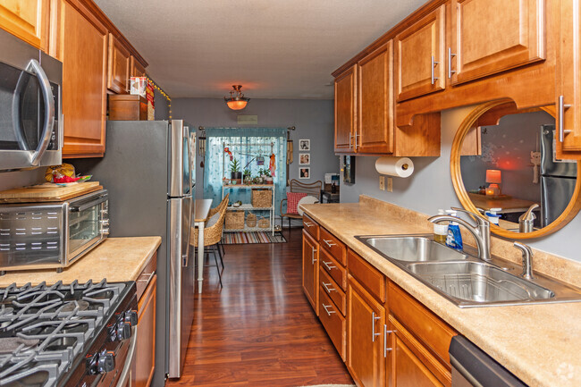 1BA, 1BA - 768SF - Kitchen - Cedars of Edina Apartments