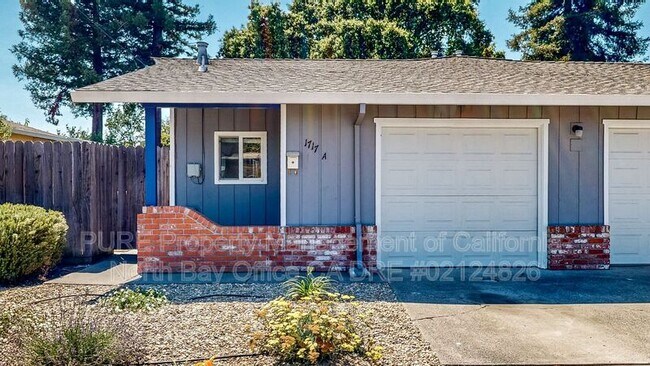Building Photo - 1717 BEACHWOOD DR
