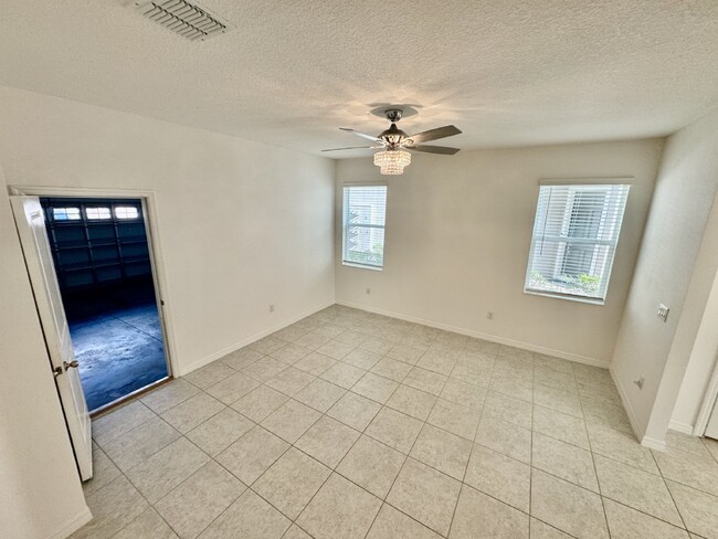 Foto del edificio - "Charming 3-Bedroom Retreat in Lithia, FL ...