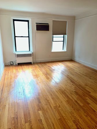 Primary Photo - 218 E 52nd St