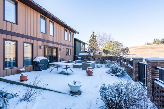 Photo du bâtiment - 836 Edgemont Rd NW