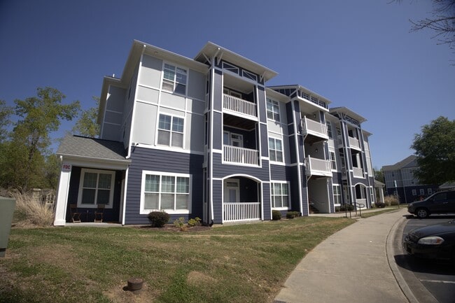 Walden Station Apts - Walden Station Apts