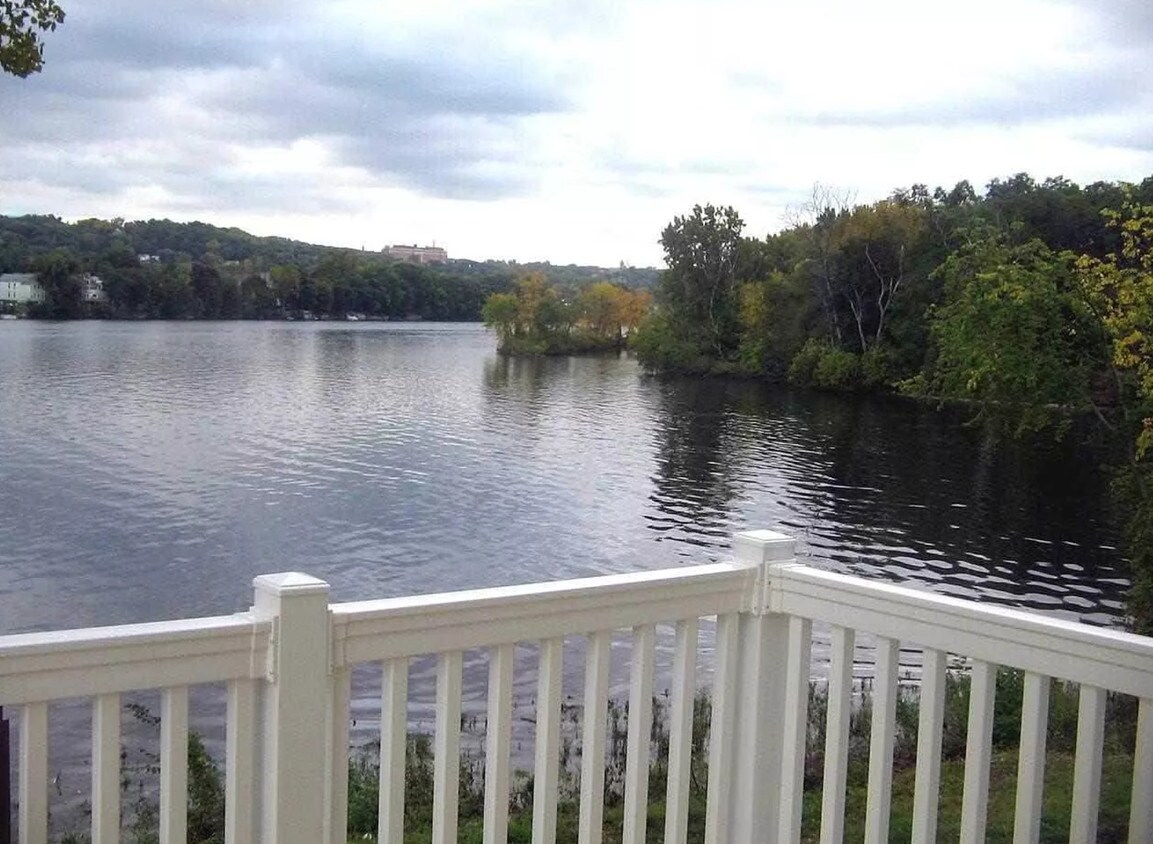 14101 Admiral's Walk Dr, Cohoes, NY 12047 Condo for Rent in Cohoes