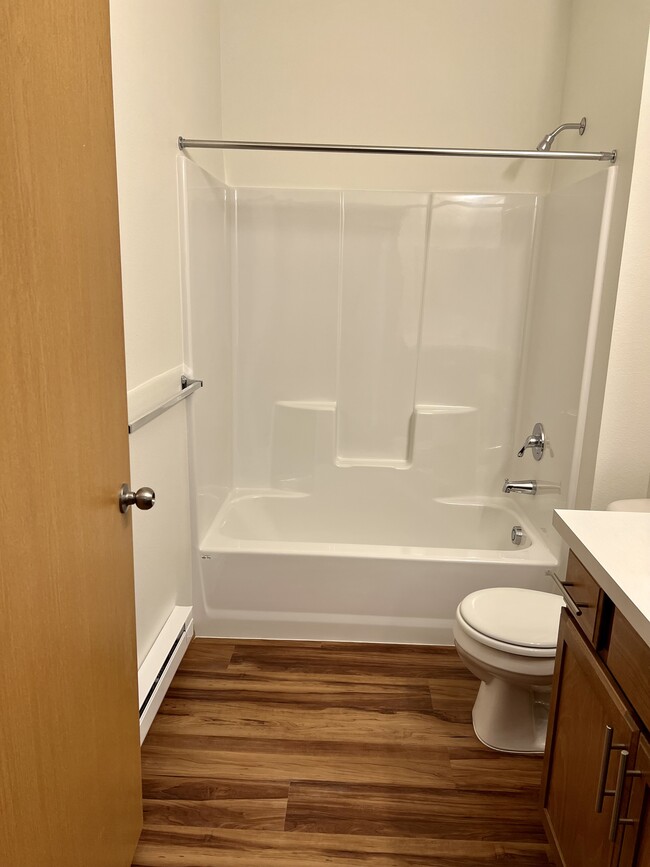 Guest Bathroom 3x2 Detached - Bluegrass Farms Apartments