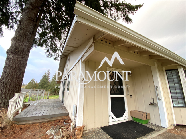 Building Photo - Newly Renovated 3 Bedroom! Lawncare Included!
