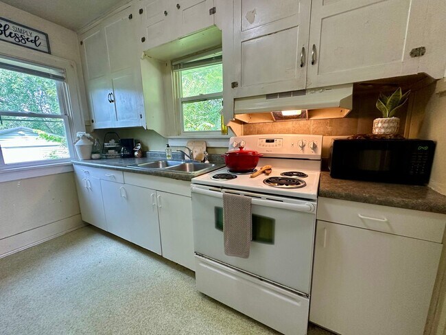 Foto del edificio - 2 bed, 1 bath home for rent in Waterloo