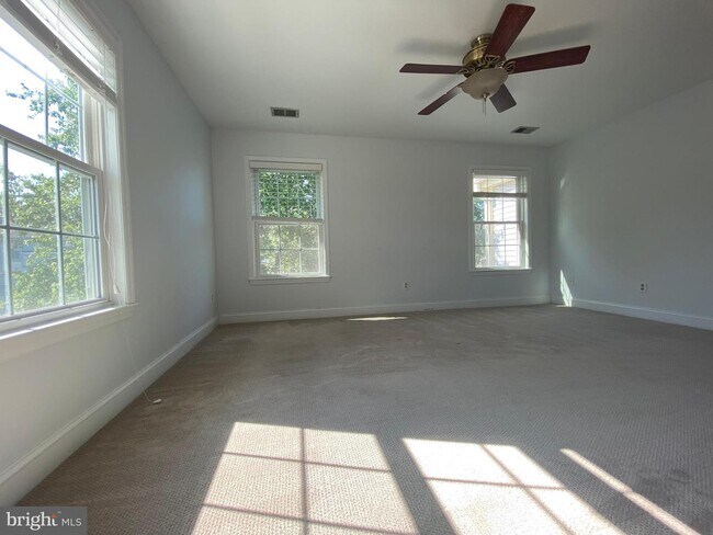 Building Photo - 307 Trinity Ct