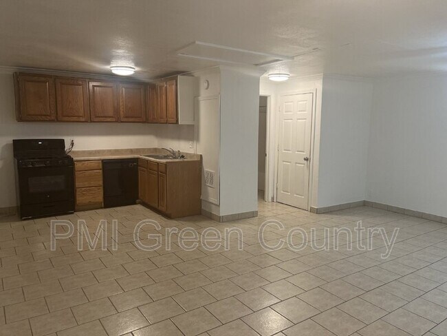 Building Photo - 4357 1/2 S Rockford Pl