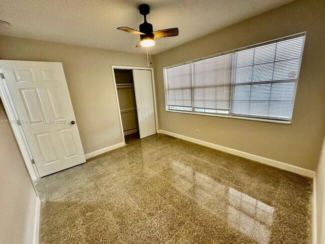 Foto del edificio - 432 NE 22nd Ave