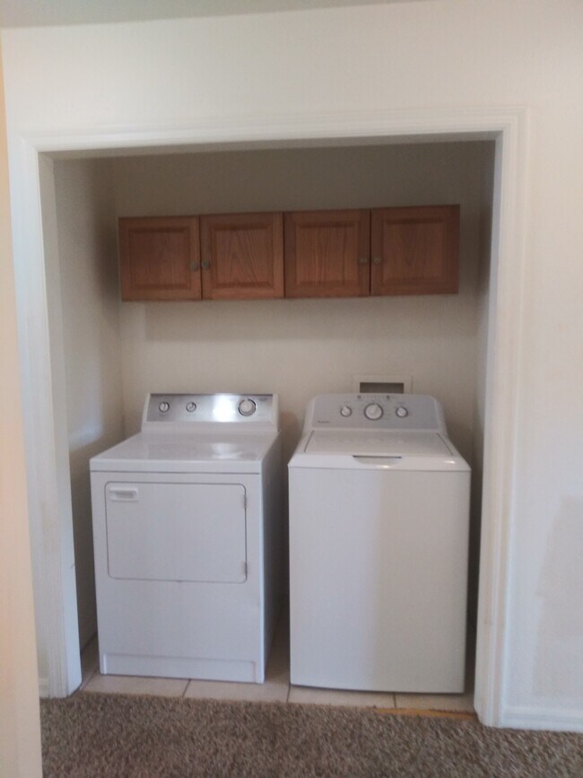 Laundry - 1927 E Desmet Ave