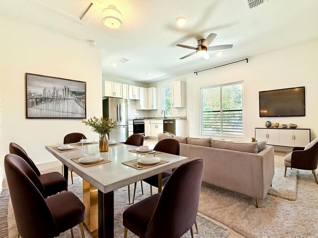 Building Photo - Sleek 1Bedroom/ 1Bath loft-style living in College Park!