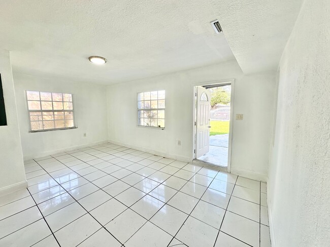 Foto del edificio - 1278 NW 44th St