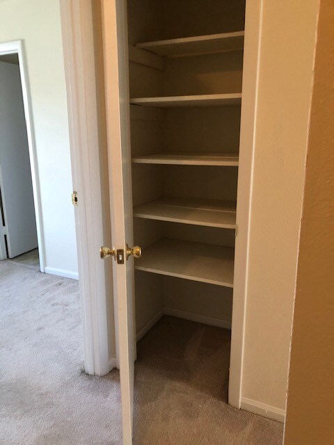 Building Photo - 317 Queens Ct