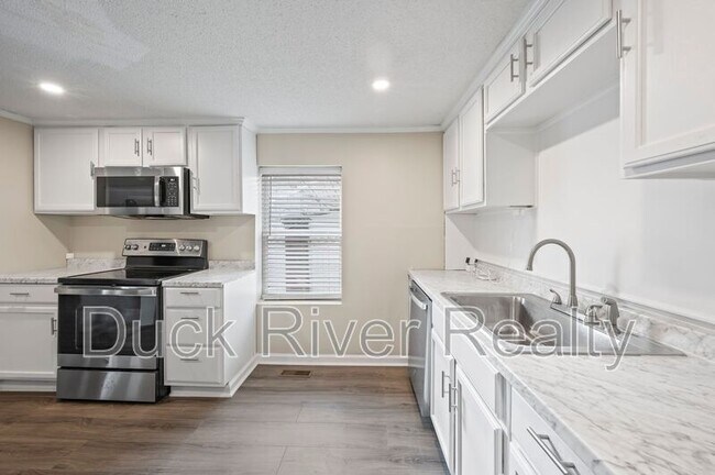 Foto del edificio - 317 E 17th St