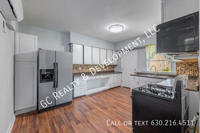 Foto del edificio - 3515 S Lituanica Ave