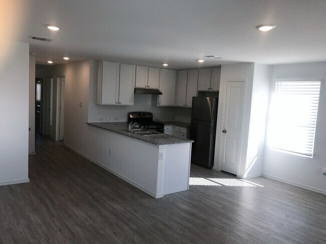 Foto del edificio - Beautiful home with great amenities!