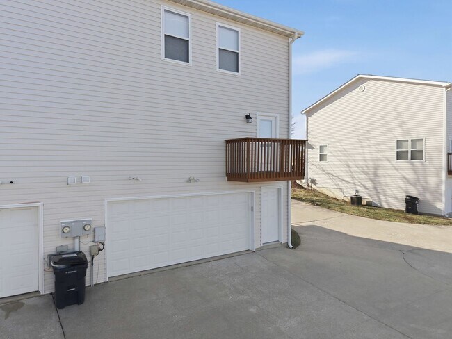 Building Photo - 2413-2415-2415 Northampton Dr