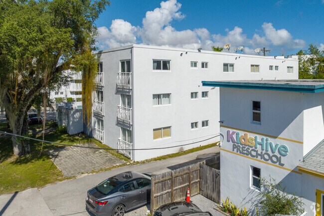 Building Photo - 3101 SW 27th Ave