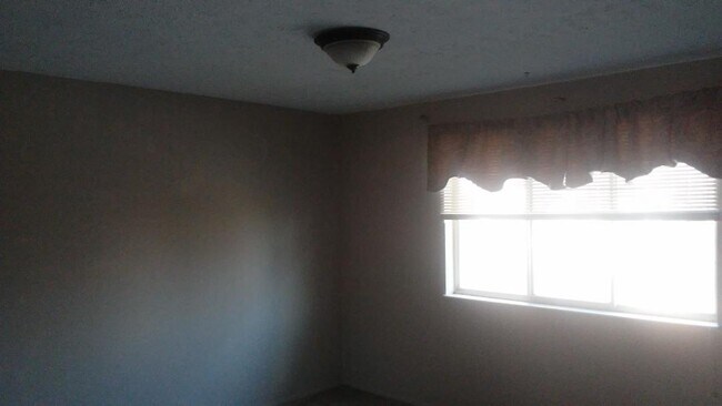 Building Photo - 731 Heather Ridge Dr