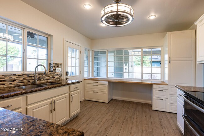 Building Photo - 8322 E Wilshire Dr