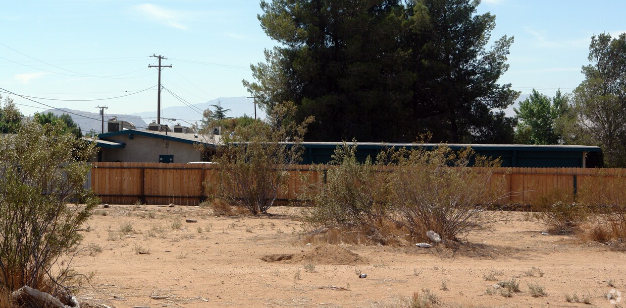 Building Photo - Los Pinos Apartments