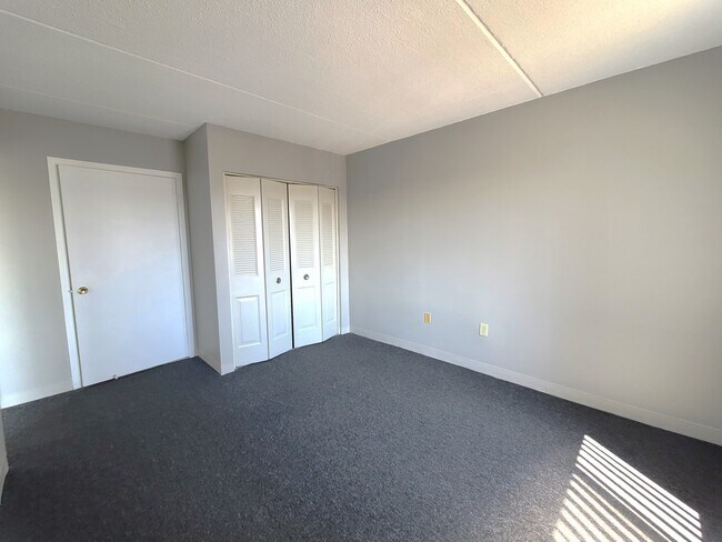 Foto del edificio - 65 North Point Dr