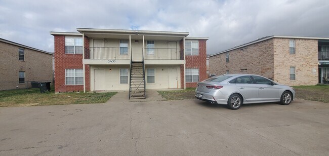 Building Photo - 3403 Toledo Dr