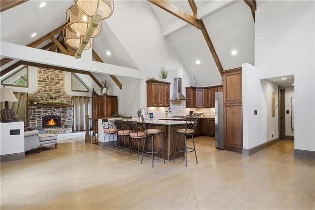 Building Photo - 2115 Kemp Dr