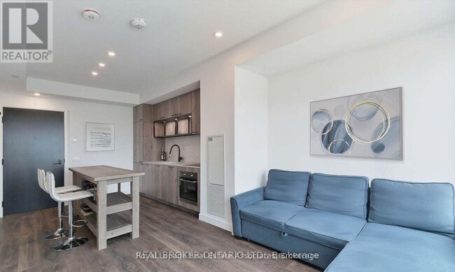 Building Photo - 505 Richmond St W