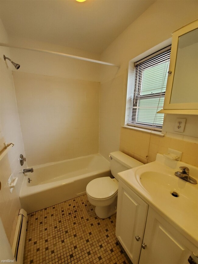 Building Photo - 1 br, 1 bath Condo - 28 Belltown Rd