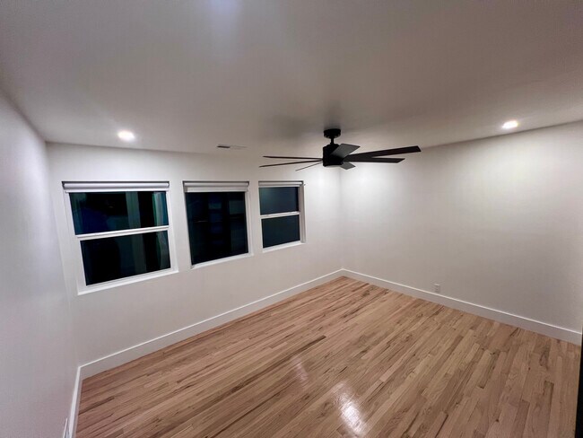 Foto del edificio - 214 W 7th St