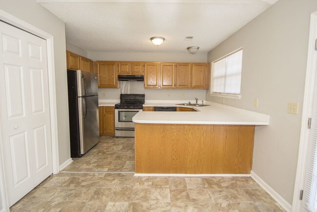 Building Photo - 100 N Trace Ln