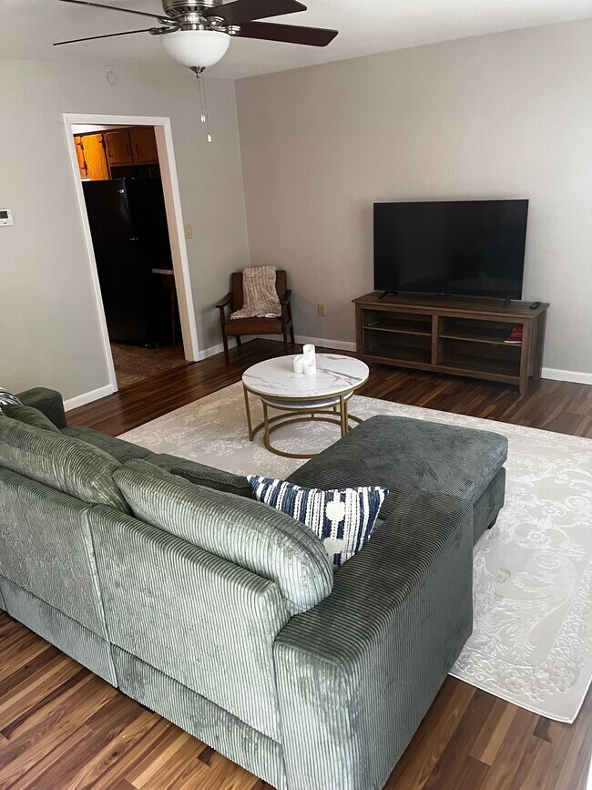 Foto del edificio - 1026 N Jefferson St