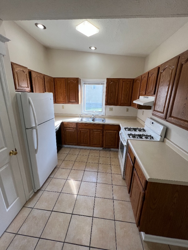 Foto del edificio - 1823 Hutchins Ave