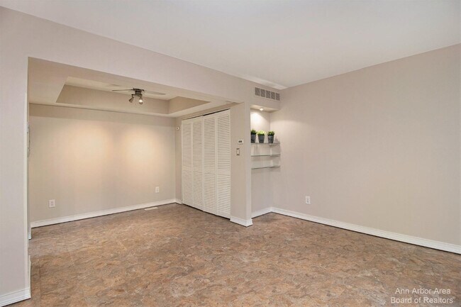 Foto del edificio - 555 Longshore Dr