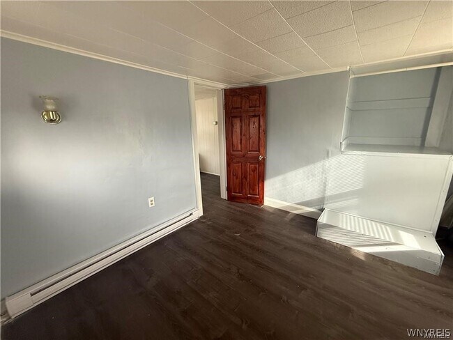 Foto del edificio - 300 Springville Ave
