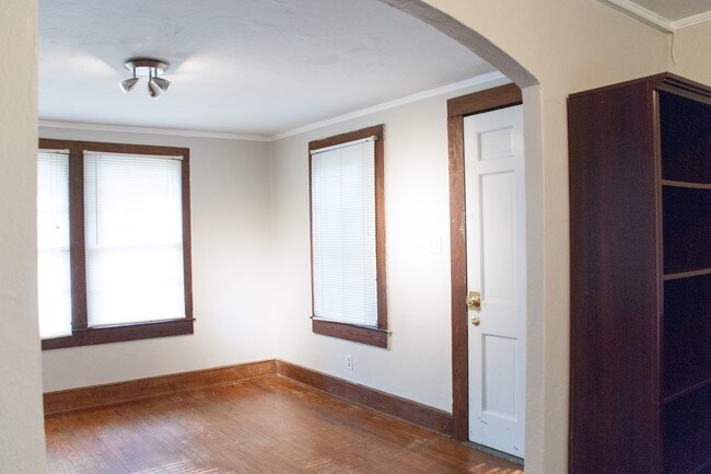 Building Photo - 1231 N Bronough St