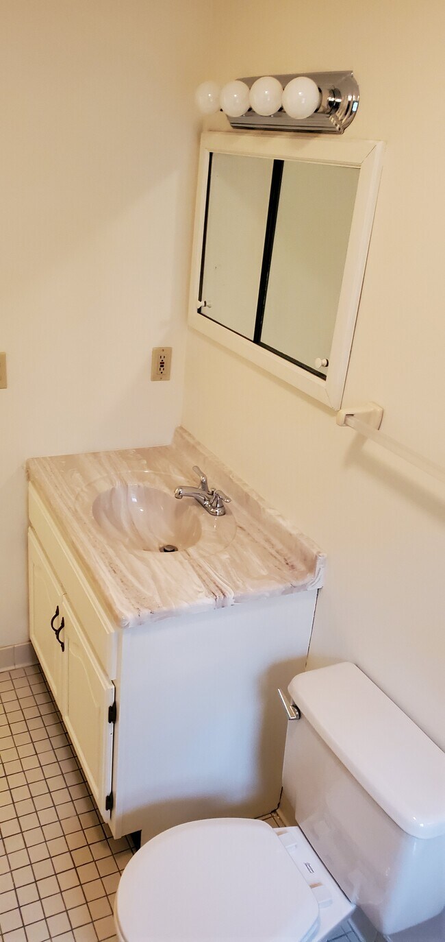 Tocador de baño - 17 Intervale Ave