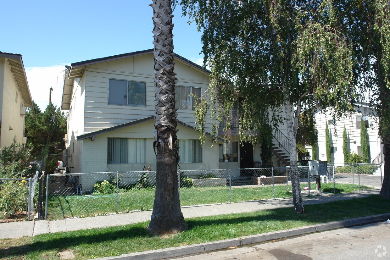 Building Photo - 3119 Pearl Ave