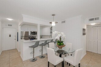 Building Photo - 3140 S Ocean Dr
