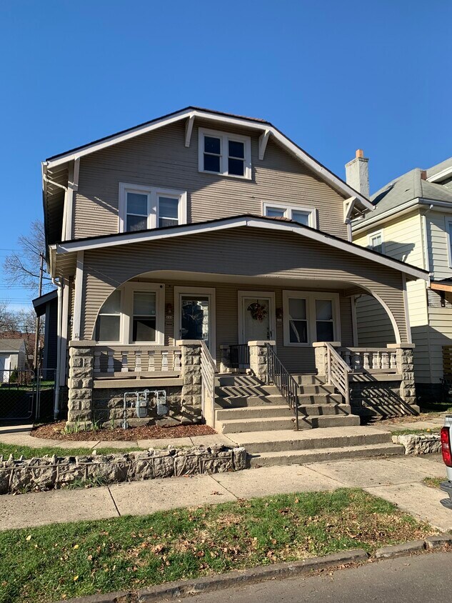 Front - 185 S Harris Ave
