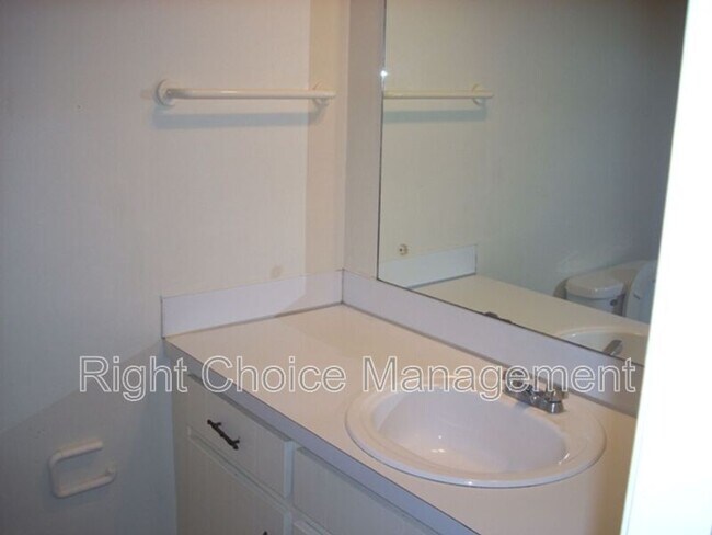 Building Photo - 9 Montclair Ct