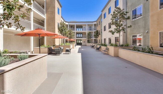 Foto del edificio - 3 br, 2 bath  - 12455 San Fernando Rd 220