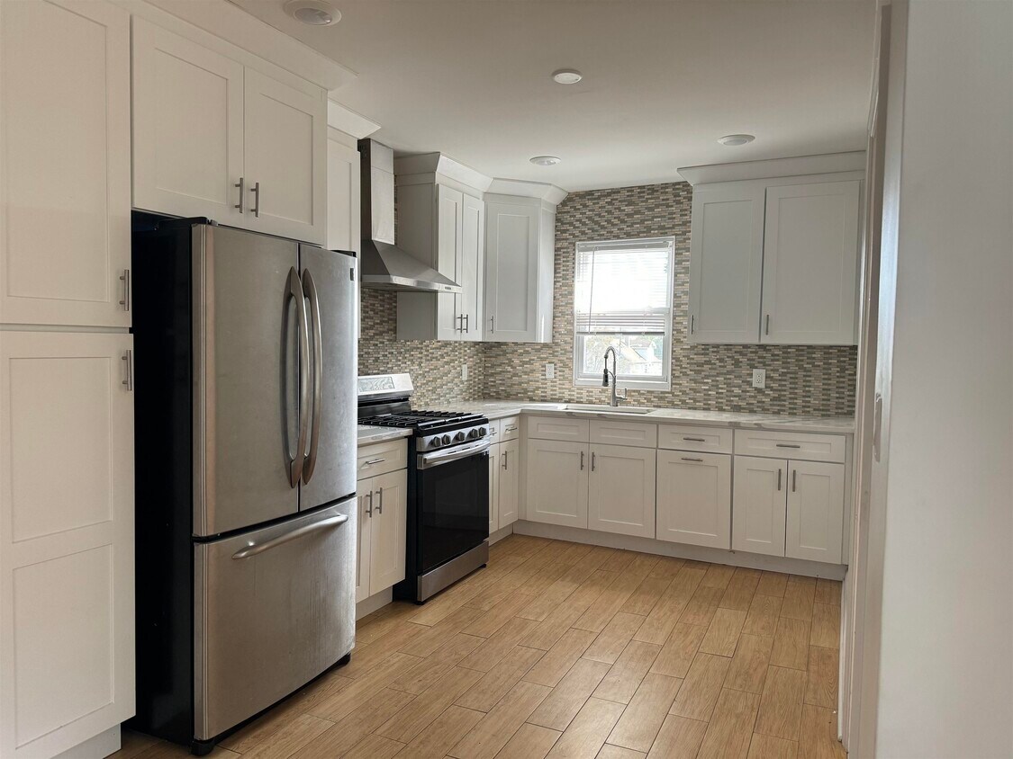 Foto principal - 143 W 2nd St
